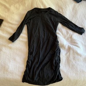 Lululemon drees. Grey stripes, excellent condition. Size 8